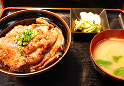 秩父名物「豚みそ丼」